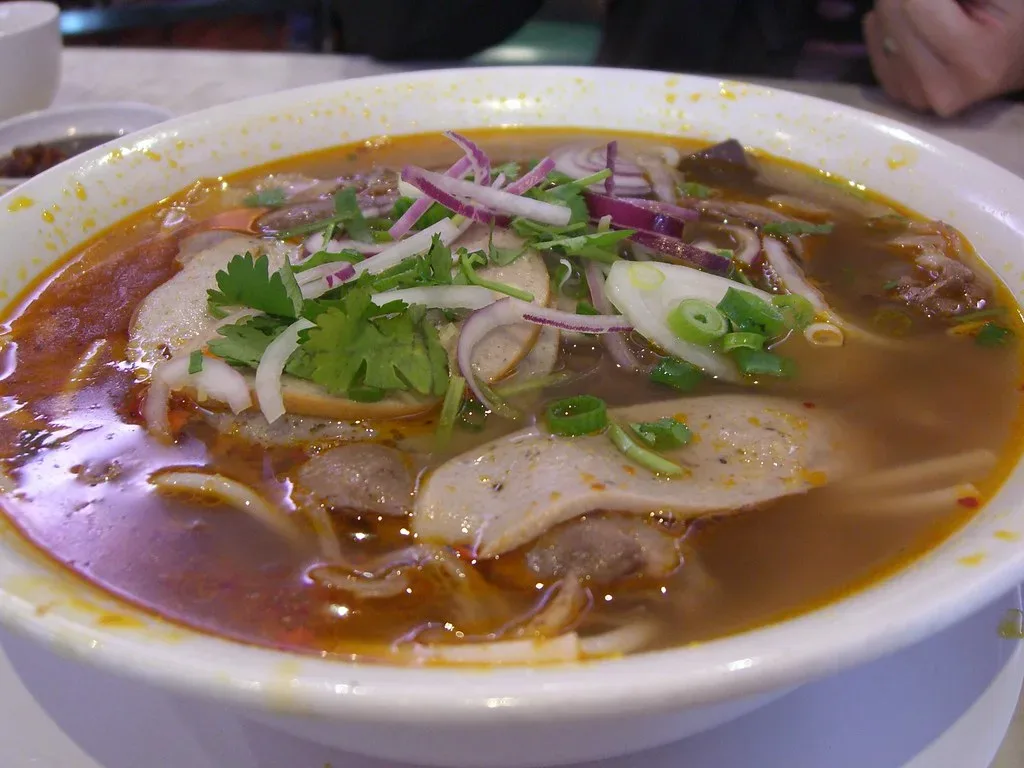 Ăn Bún Bò Huế