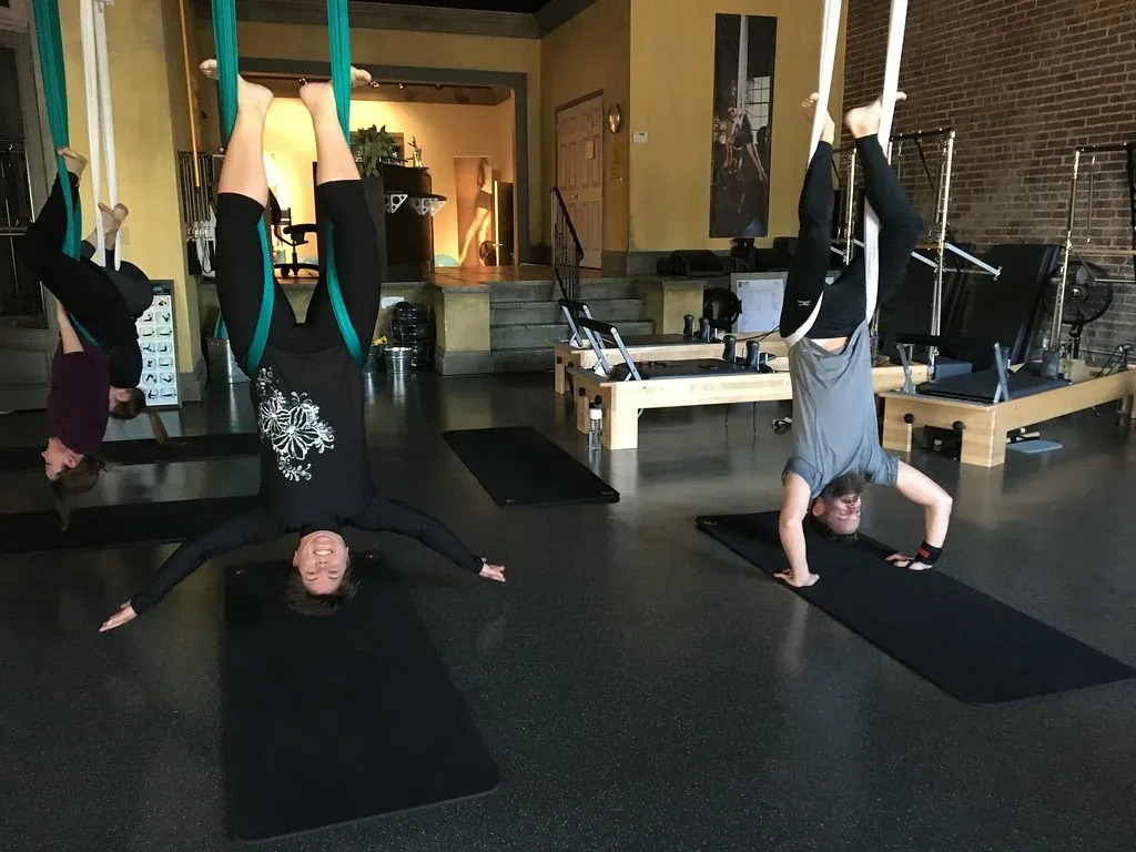 Học yoga bay (aerial yoga)